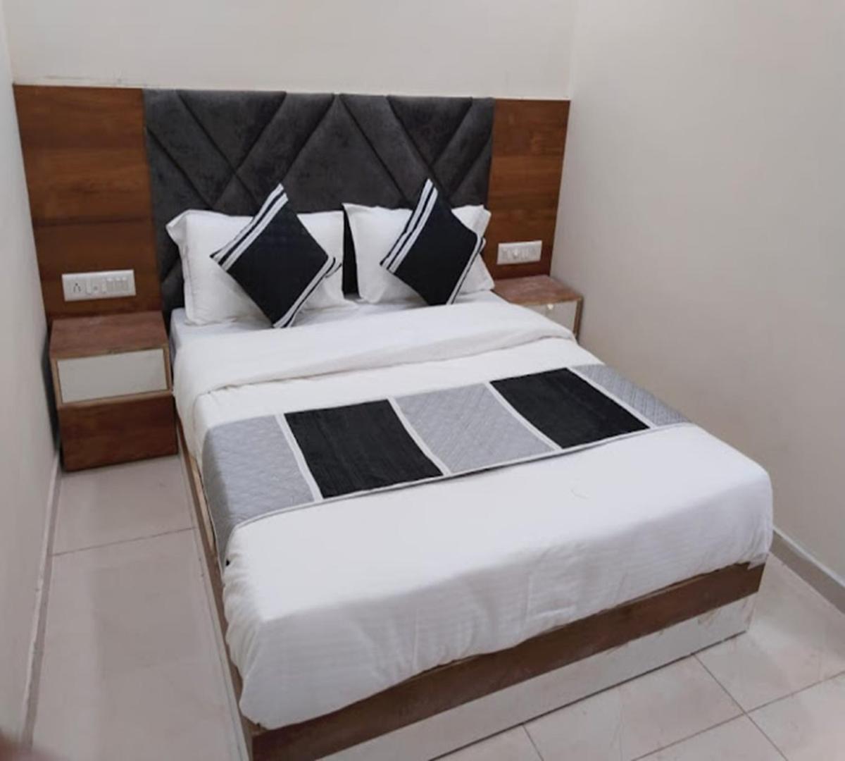 Galaxy Inn Hotel Ahmedabad Exterior photo