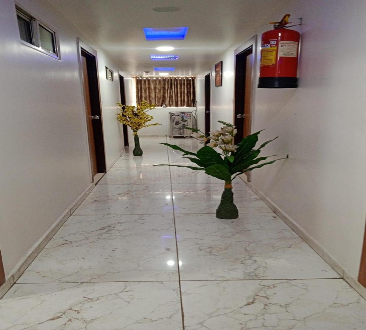 Galaxy Inn Hotel Ahmedabad Exterior photo